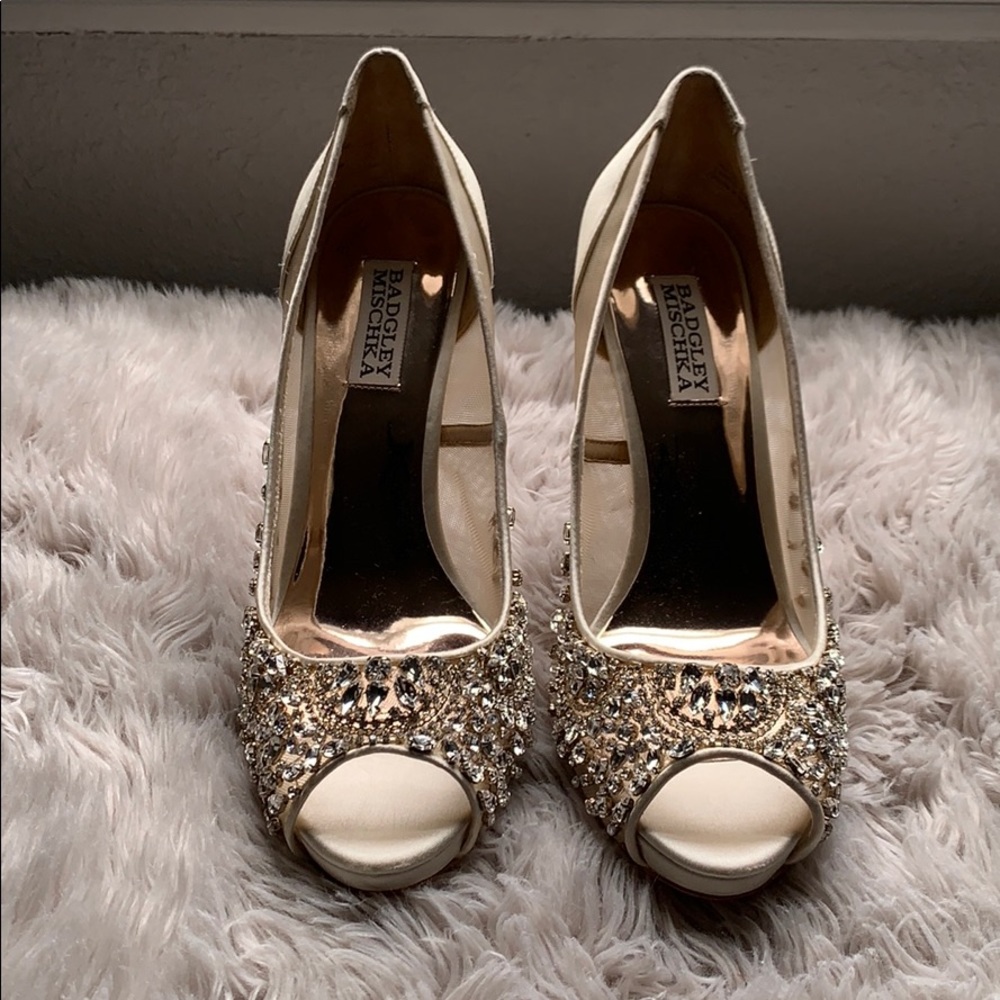 Badgley Mischka pepper peep toe crystal heels sz 8